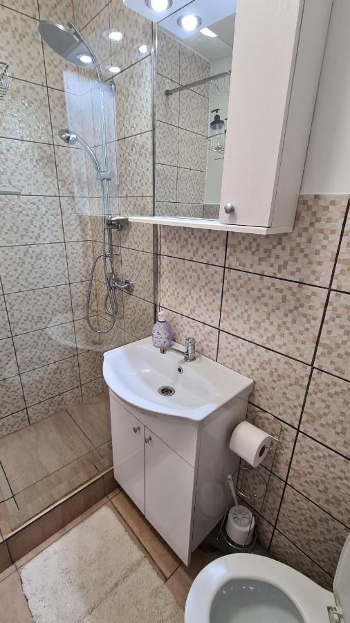 Iali Apartment シナヤ エクステリア 写真